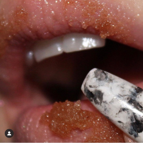 ONLY 2 LEFT!! Sara Happ The Lip Scrub 💋 - Picture 7 of 16